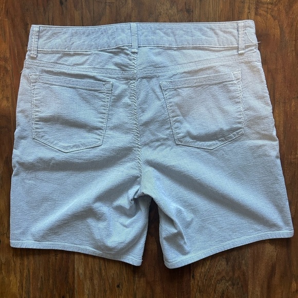 Riders Mid Rise Shorts Women’s Size 10 - Picture 3 of 6